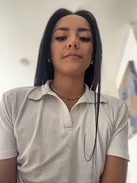 Snapshot of im-isabella chatting on May 7, 2026, 9:29 pm im-isabella online show from May 7, 2026, 9:29 pm