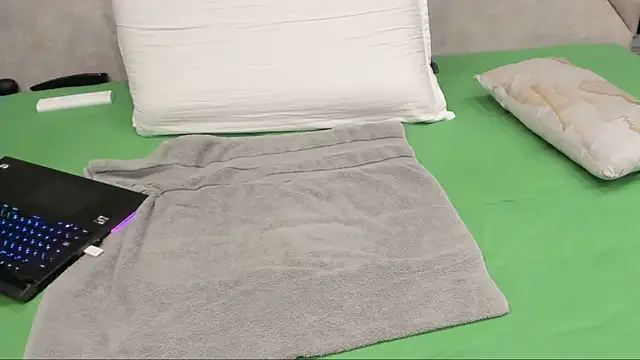 Snapshot of Horny_mommy chatting on February 28, 2025, 4:32 am Horny mommy online show from February 28, 2025, 4:32 am