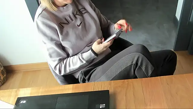 Snapshot of Horny_mommy chatting on February 27, 2025, 9:29 am Horny mommy online show from February 27, 2025, 9:29 am