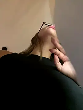 sara calderon online show from October 8, 2025, 1:23 pm