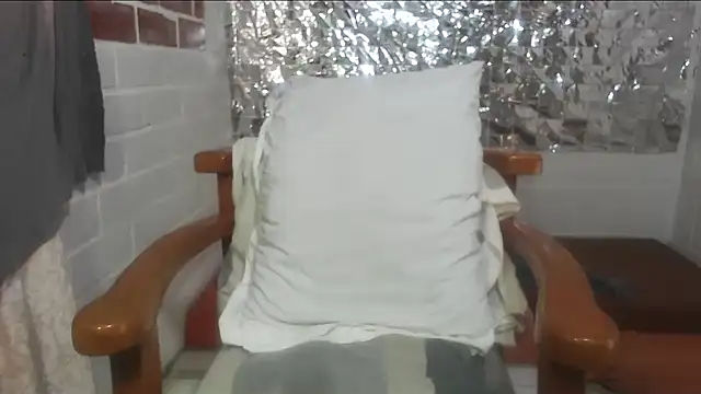 rose-crystal online show from October 6, 2025, 2:29 pm