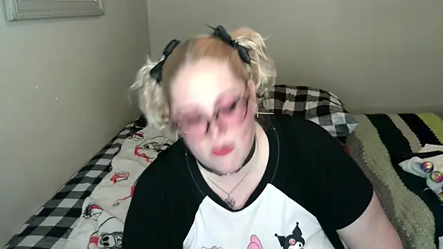 Kinky Witch online show from April 18, 2026, 4:37 am