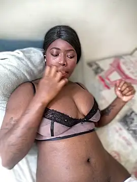 Alexia 24 online show from November 22, 2025, 4:17 pm