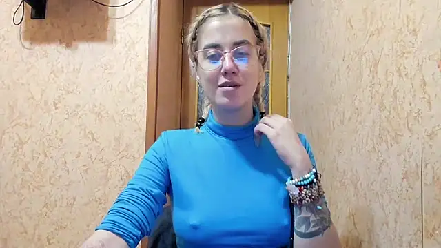 Snapshot of aalokitaa chatting on January 7, 2026, 8:14 pm aalokitaa online show from January 7, 2026, 8:14 pm