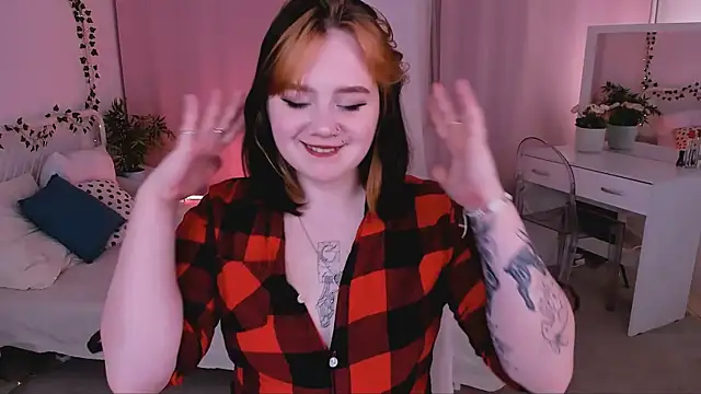 lunaalli online show from September 26, 2025, 4:36 pm