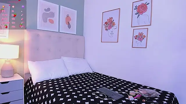 Evaa Lunna  online show from September 22, 2025, 2:39 am