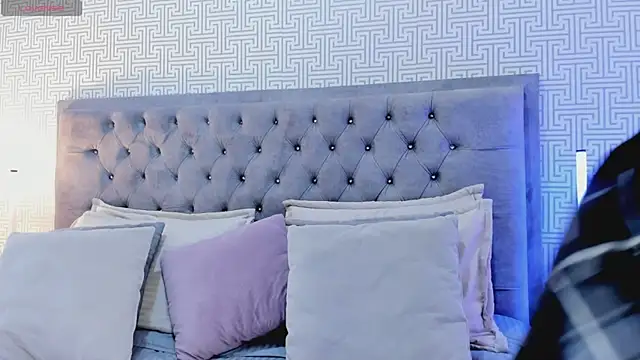 Evaa Lunna  online show from November 21, 2025, 8:19 pm