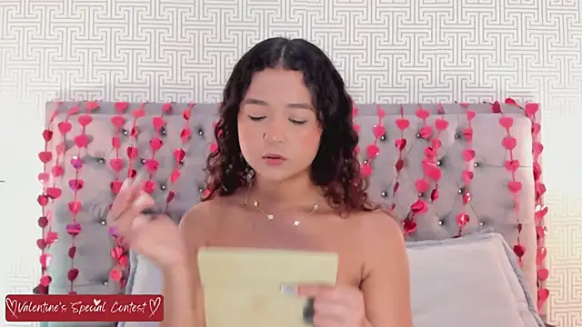 Evaa Lunna  online show from February 27, 2026, 9:03 pm