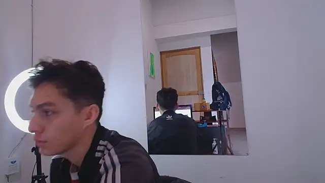 Aria Arthur online show from September 25, 2025, 12:33 pm