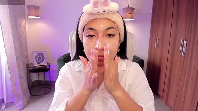 DANDARA THOM online show from October 3, 2025, 7:26 pm