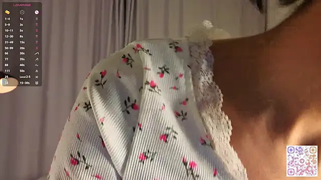 AlodiaAxley online show from October 18, 2025, 6:10 pm