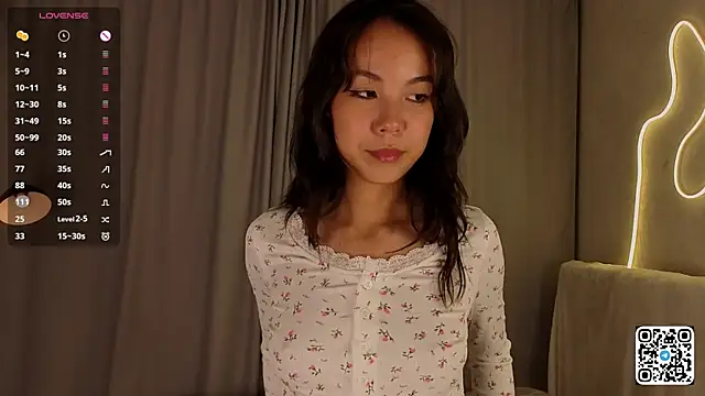 AlodiaAxley online show from September 23, 2025, 6:15 pm