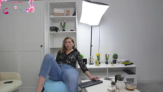 Anna glamlovely online show from October 19, 2025, 4:59 am