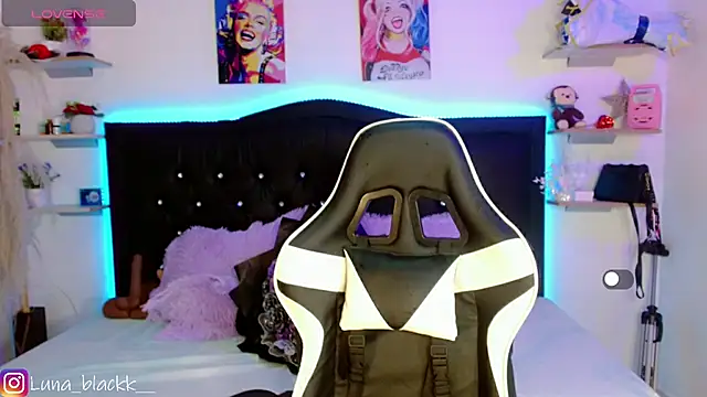 Luna blackk online show from October 23, 2025, 9:02 pm