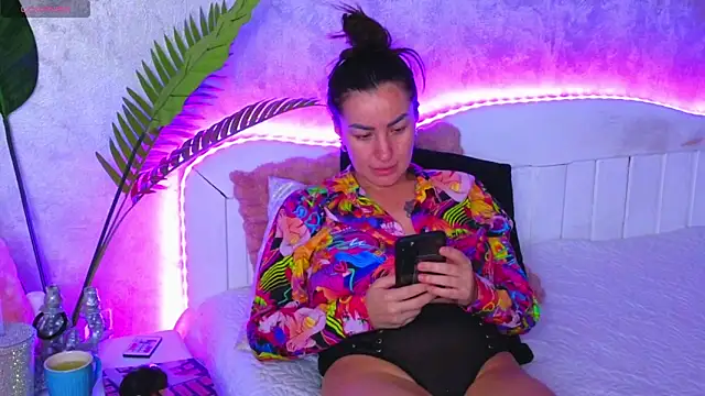 Aelorya online show from September 24, 2025, 4:46 pm