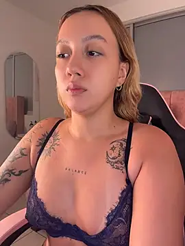 Snapshot of Becca_Johnson_u chatting on July 25, 2026, 12:18 am Becca Johnson u online show from July 25, 2026, 12:18 am