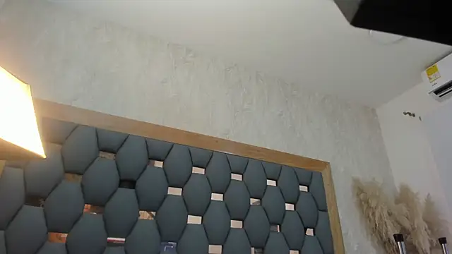 juliette pretty  online show from October 6, 2025, 7:03 pm