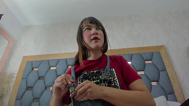 juliette pretty  online show from September 22, 2025, 11:49 am