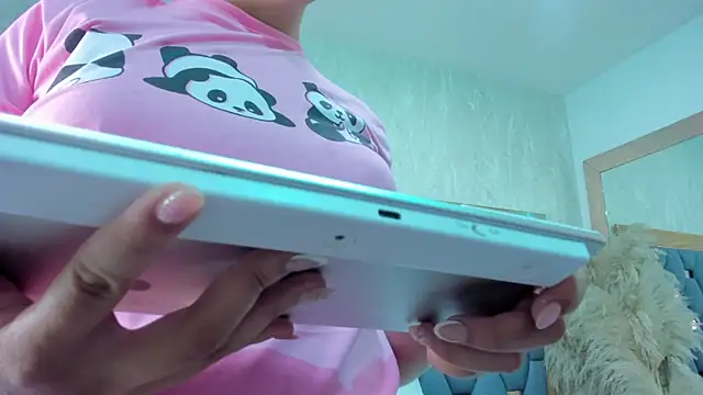 juliette pretty  online show from February 14, 2026, 7:03 pm