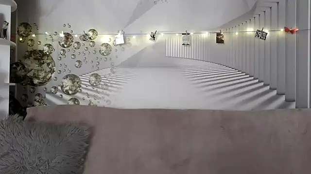 EvoletteLouLou online show from November 18, 2025, 3:15 pm