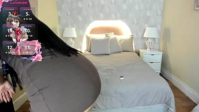 isabella milf  online show from February 19, 2026, 7:11 pm