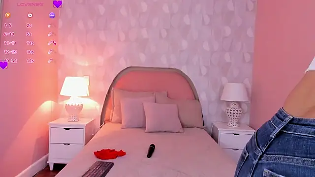 isabella milf  online show from April 5, 2026, 7:09 pm