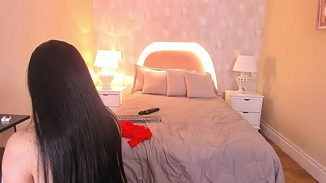 isabella milf  online show from February 14, 2026, 7:14 pm