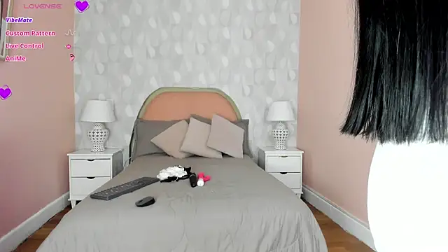 isabella milf  online show from April 19, 2026, 12:06 pm