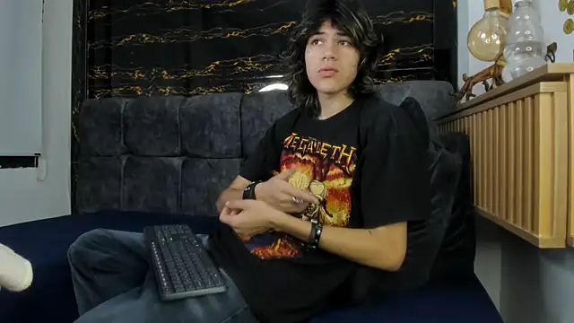 Snapshot of Diamond_twink chatting on February 26, 2026, 1:44 pm Diamond twink online show from February 26, 2026, 1:44 pm