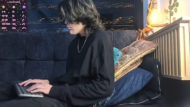 Snapshot of Diamond_twink chatting on November 27, 2025, 4:35 am Diamond twink online show from November 27, 2025, 4:35 am