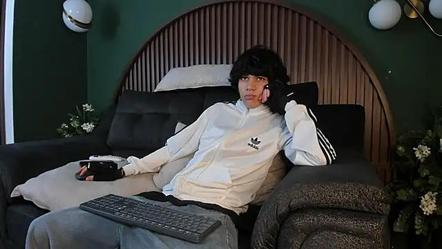 Diamond twink online show from July 13, 2026, 5:40 am