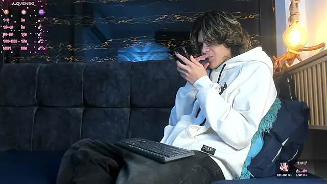 Snapshot of Diamond_twink chatting on November 4, 2025, 3:54 am Diamond twink online show from November 4, 2025, 3:54 am