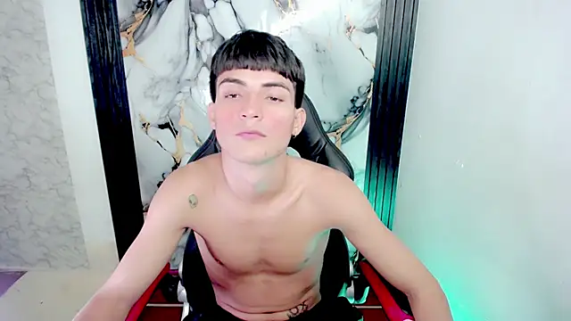 Thommy cute online show from December 1, 2025, 4:46 am