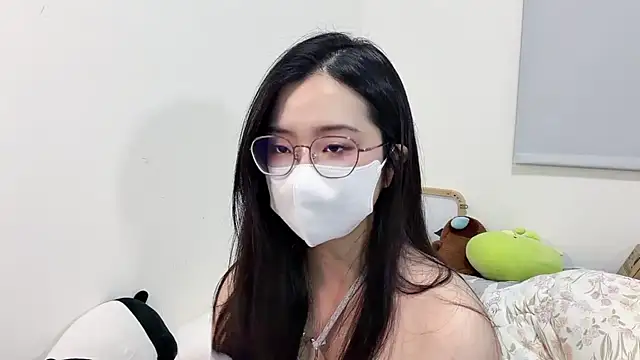 Snapshot of LHeart chatting on December 19, 2025, 1:57 pm LHeart online show from December 19, 2025, 1:57 pm