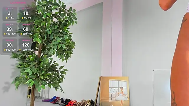 Snapshot of MayaHellen chatting on September 10, 2025, 5:28 am MayaHellen online show from September 10, 2025, 5:28 am