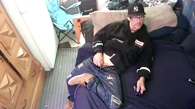 Snapshot of David1982qq chatting on October 10, 2025, 11:27 pm David1982qq online show from October 10, 2025, 11:27 pm