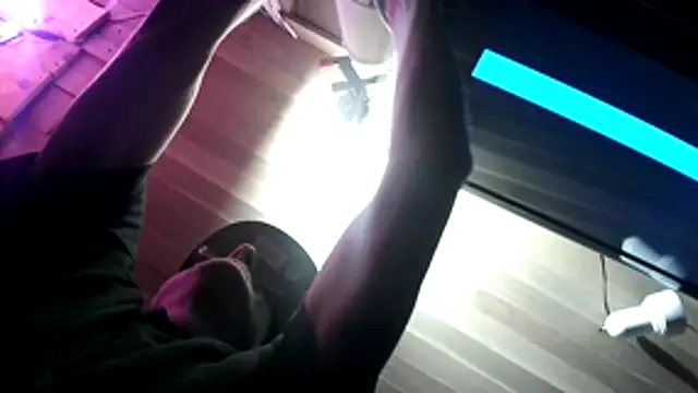 Snapshot of David1982qq chatting on October 8, 2025, 2:51 pm David1982qq online show from October 8, 2025, 2:51 pm