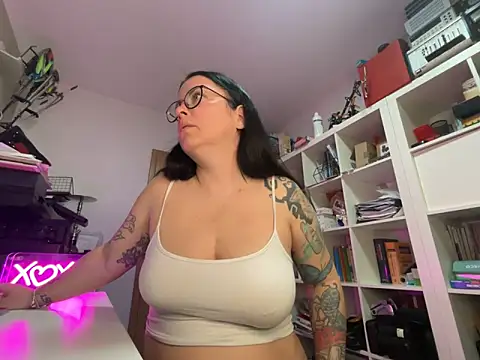 annalea85 online show from April 27, 2026, 3:32 pm