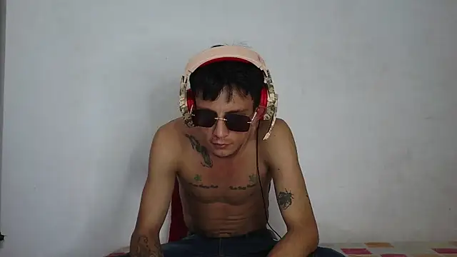 Snapshot of andrewcoopper1 chatting on February 8, 2026, 4:32 am andrewcoopper1 online show from February 8, 2026, 4:32 am