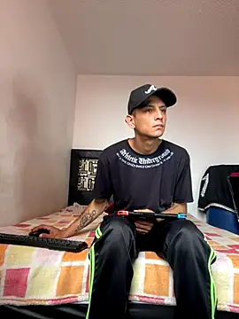 Snapshot of andrewcoopper1 chatting on September 30, 2025, 4:02 pm andrewcoopper1 online show from September 30, 2025, 4:02 pm