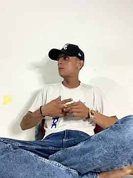 Snapshot of andrewcoopper1 chatting on September 16, 2025, 2:34 am andrewcoopper1 online show from September 16, 2025, 2:34 am