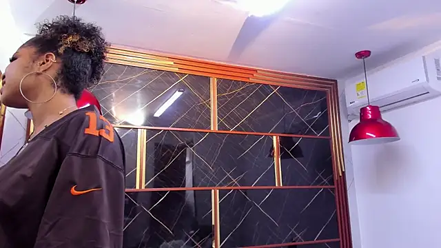 HannyThompson online show from September 16, 2025, 12:17 pm