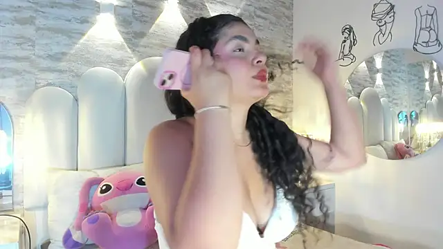 Yassy vazquez online show from November 20, 2025, 7:36 pm