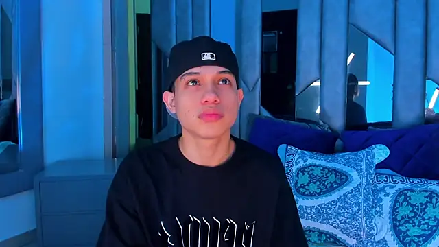 Sebax Young online show from September 19, 2025, 8:02 pm