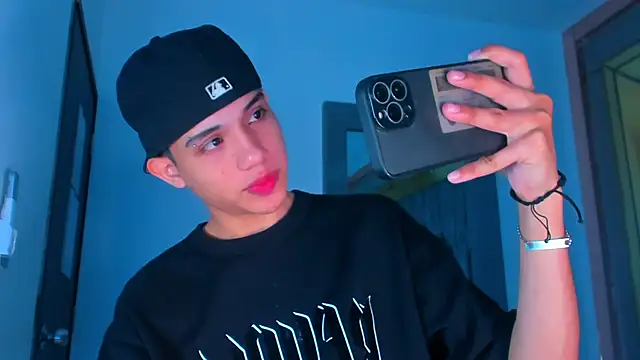 Sebax Young online show from November 30, 2025, 8:31 pm