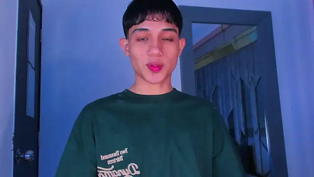 Sebax Young online show from March 18, 2026, 8:32 pm