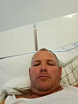 cubanitofeliz40 online show from November 30, 2025, 5:14 pm