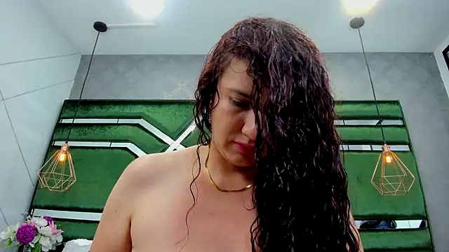 ThaliaCross online show from October 15, 2025, 12:35 pm