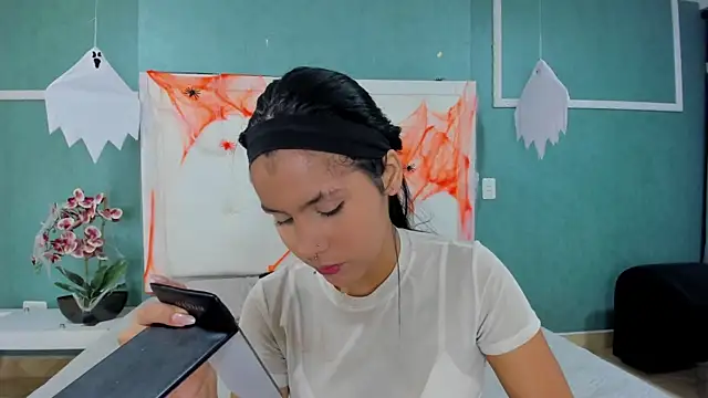 ania gomez online show from November 1, 2025, 9:19 pm