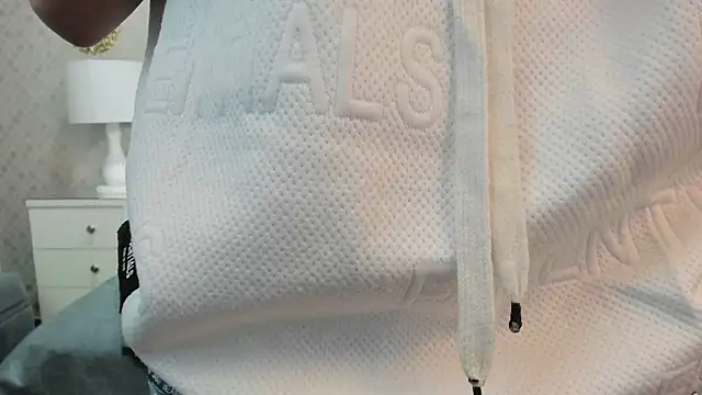 ZoeKrug online show from September 30, 2025, 11:49 am